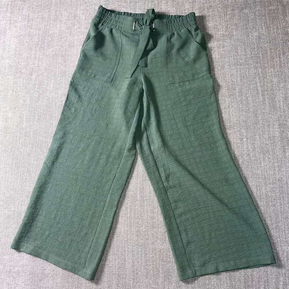 Chloe + Jasmine Cropped Pants Women Medium Green Textured Mid Rise Elastic Waist